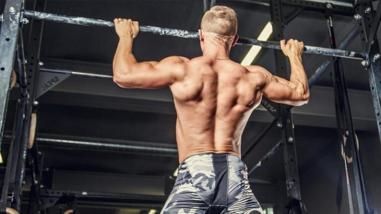 Jakie mięśnie pracują podczas ćwiczeń na drążku? Poznaj tajniki treningu!