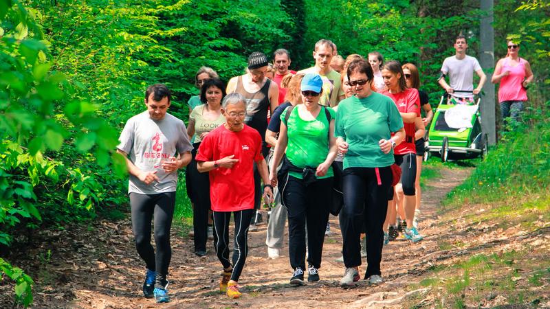 Odkryj tajniki slow joggingu – jak biegać dla zdrowia i przyjemności