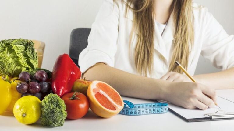 Dietetyk czy trener personalny – kogo potrzebujesz, aby osiągnąć swoje cele zdrowotne?