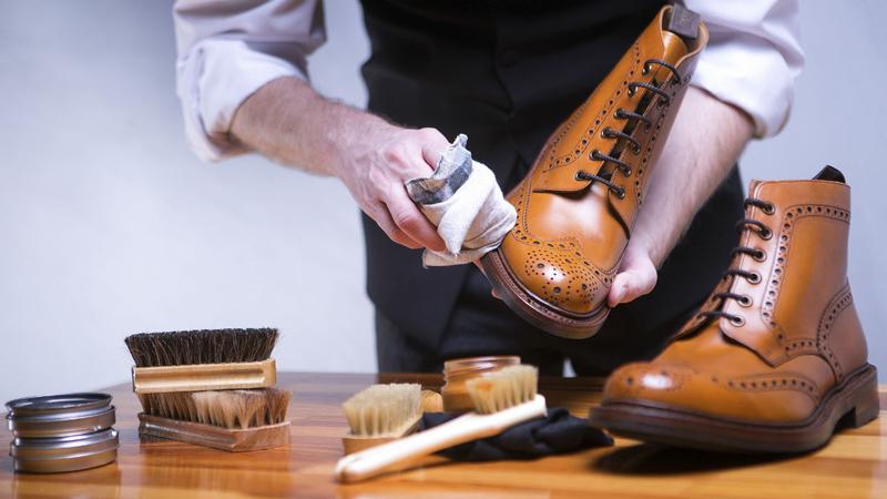 Czyszczenie butów sportowych