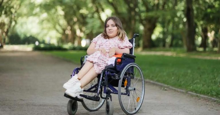 Objawy zaników mięśni kręgosłupa: jak je rozpoznać i co z nimi zrobić?