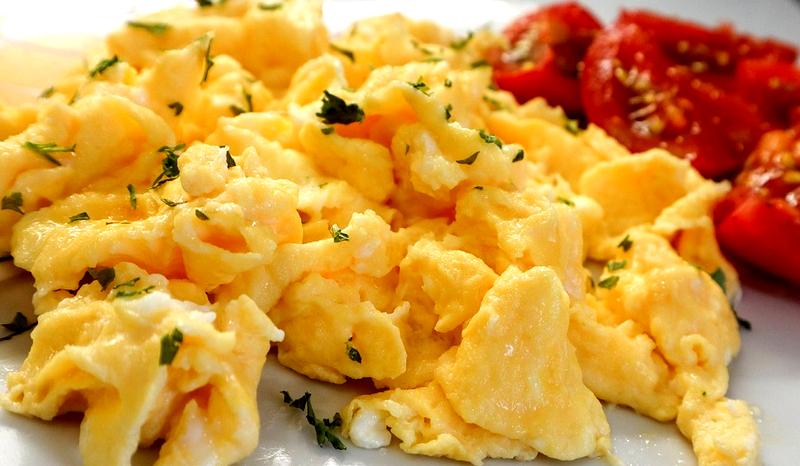 Zdrowe dodatki do jajecznicy