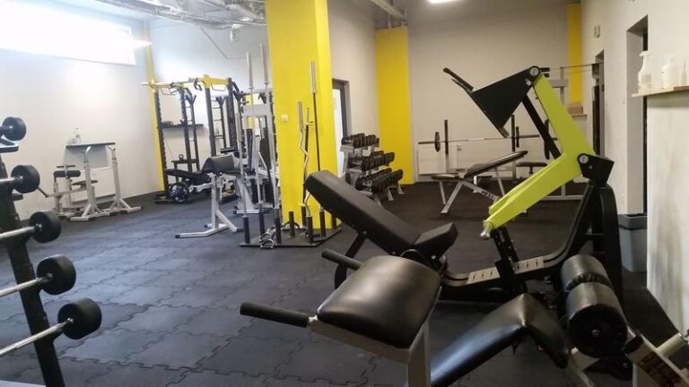 Basen czy siłownia: gdzie skuteczniej schudniesz?