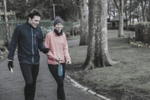 Bieganie jesienią: jak cieszyć się aktywnością w kolorowej scenerii