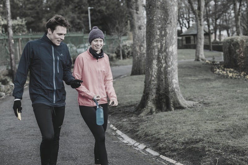 Bieganie jesienią: jak cieszyć się aktywnością w kolorowej scenerii