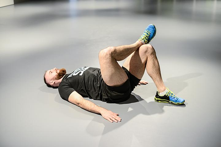 Rozciąganie mięśni – kiedy jest skuteczniejsze, przed czy po treningu?