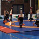 Czy warto zdecydować się na szkołę sportową? Odkryj korzyści i wyzwania!