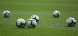 Jak skutecznie przeprowadzić trening piłkarski dla młodych adeptów sportu