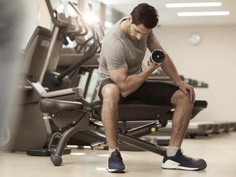 Ćwiczenia na biceps w domu