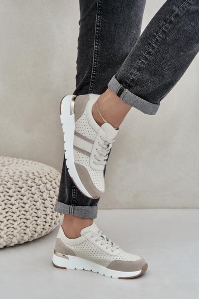 Sneakersy w codziennych stylizacjach