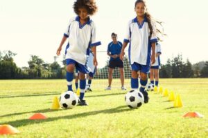 Kto może prowadzić zajęcia sportowe z dziećmi? Poradnik dla rodziców i nauczycieli